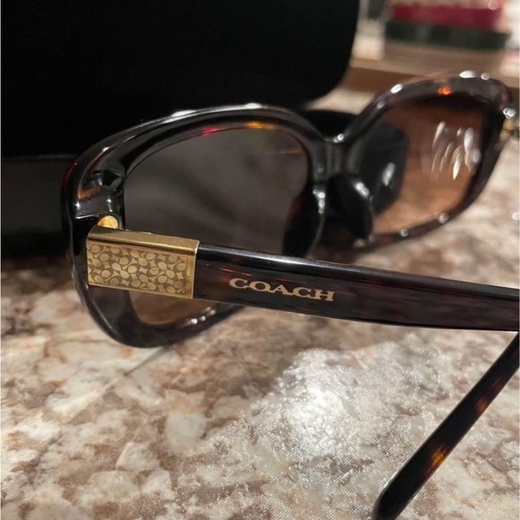Coach sunglasses - Picture 3 of 5